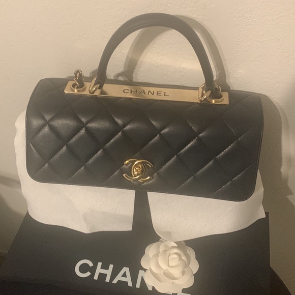 100% authentic Chanel lamb skin quilted medium trendy cc black bag! - Picture 2 of 9